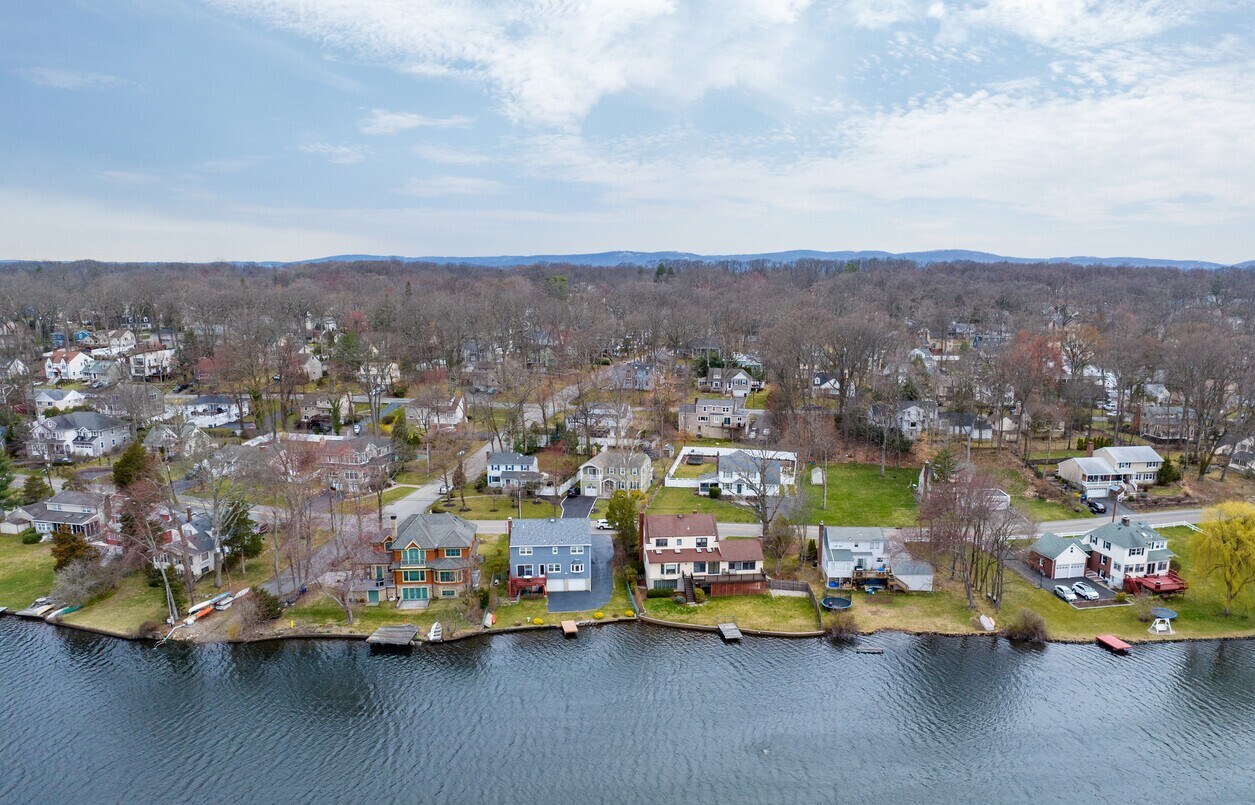 Packanack Lake waterfront