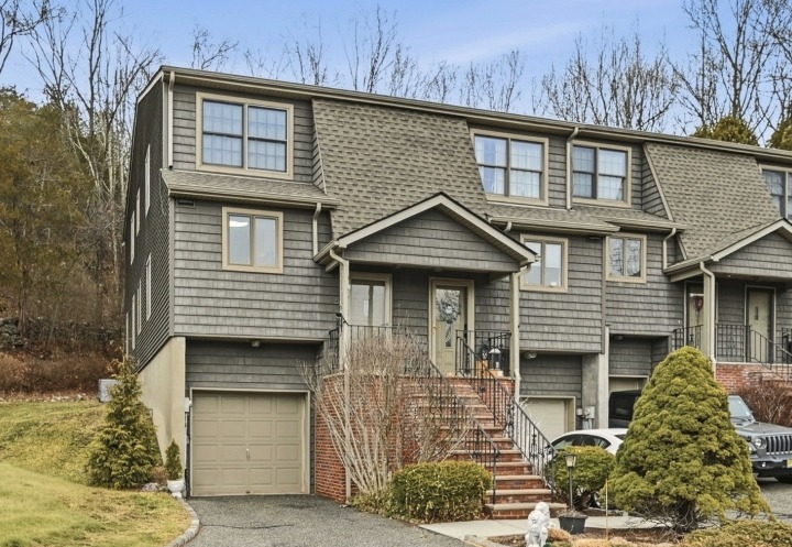 MTN RIDGE, Bloomingdale Boro, NJ 07403