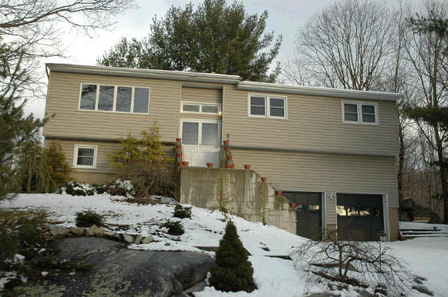 22 SANDRA LN, Bloomingdale Boro, NJ 07403