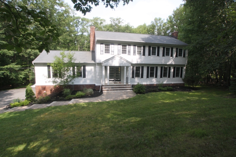 8 Sugar Hill Rd, Kinnelon Boro, NJ 07405