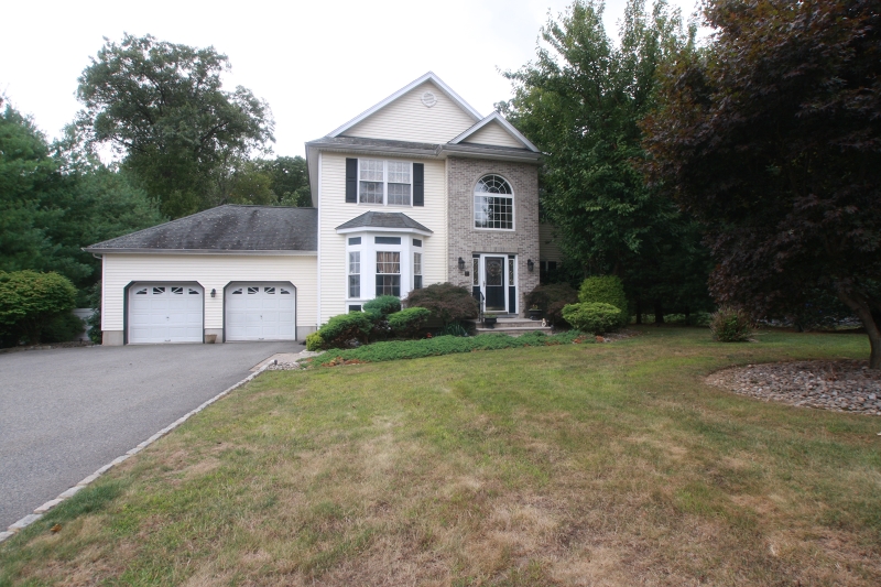 11 Anna Rose Ct, Bloomingdale Boro, NJ 07403