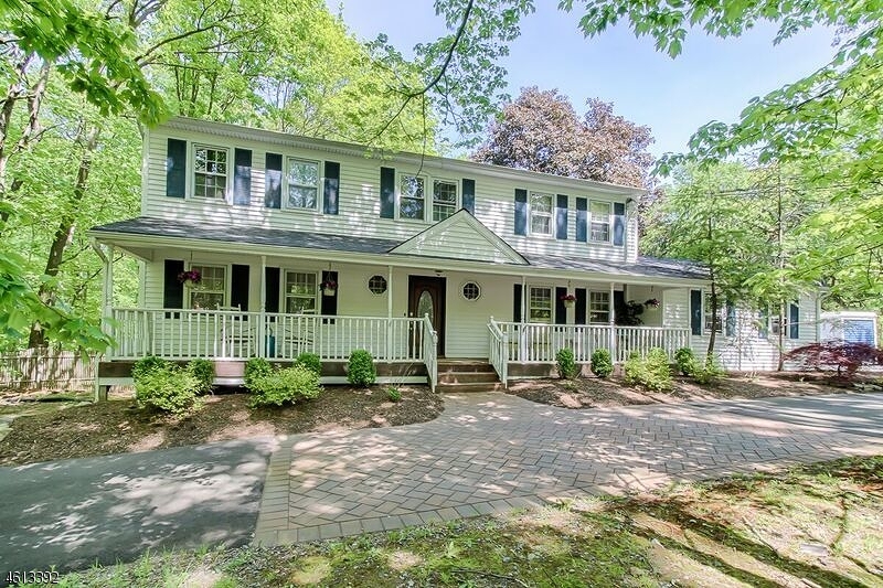 152 Kakeout Rd, Kinnelon Boro, NJ 07405