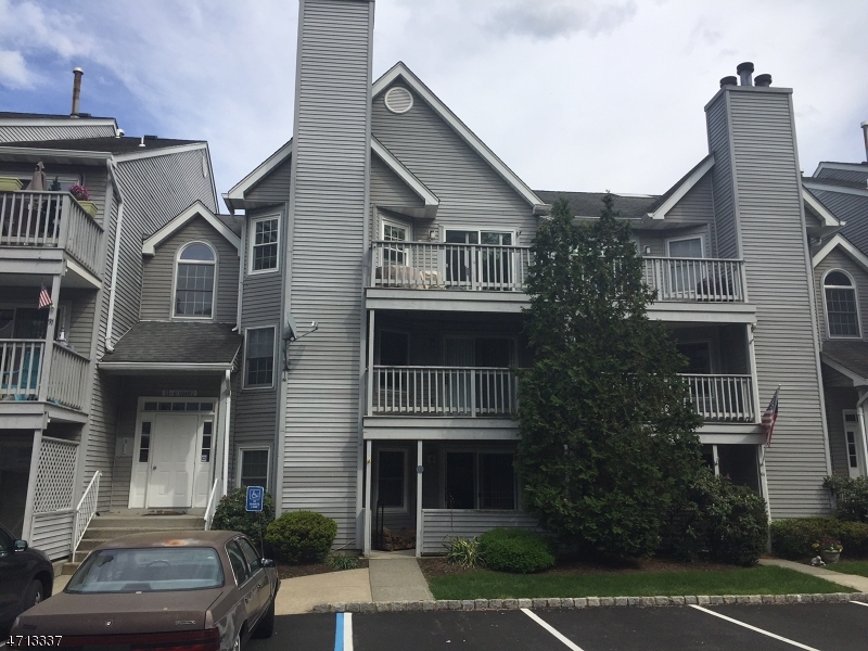 58 Quartz Ln, Paterson City, NJ 07501