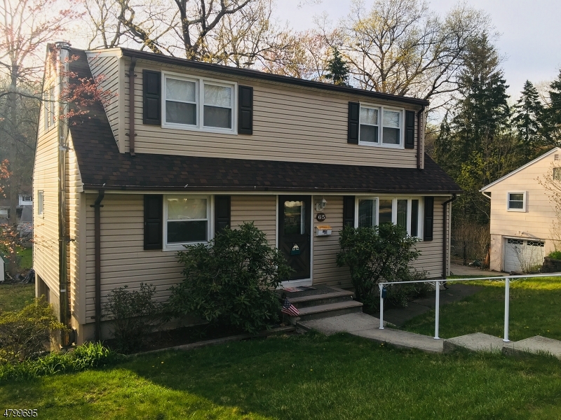 65 Rafkind Rd, Bloomingdale Boro, NJ 07403