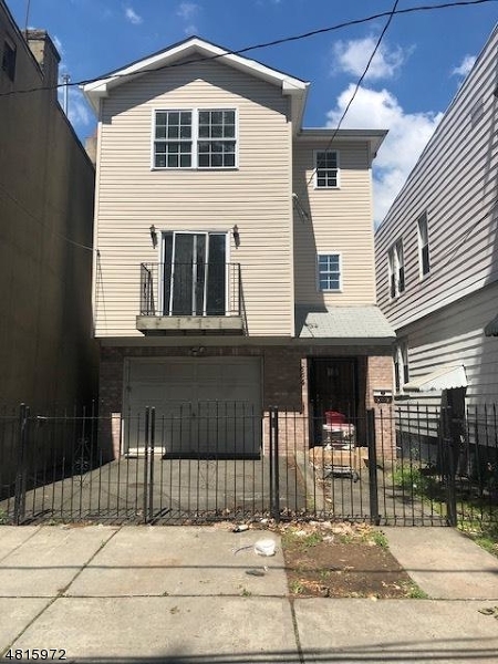 664 664 N 8th St, Newark City, NJ 07107