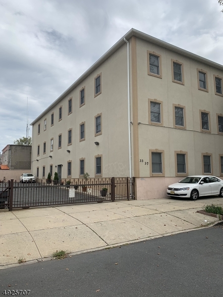 33-37 NEW YORK AVE, Newark City, NJ 07105