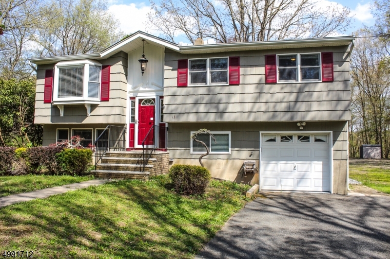 13 LINDA LN, Jefferson Twp., NJ 07438
