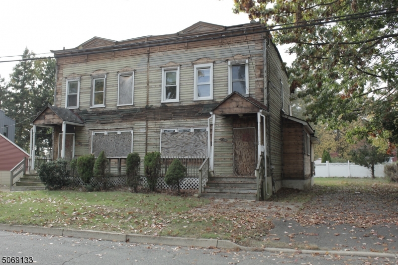 514 Grove St, New Milford Boro, NJ 07646