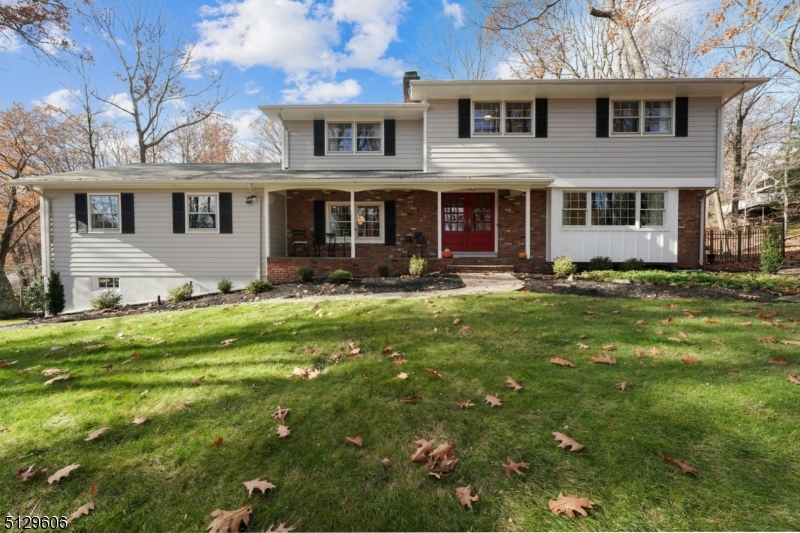 1 Springwood Ter, Kinnelon Boro, NJ 07405