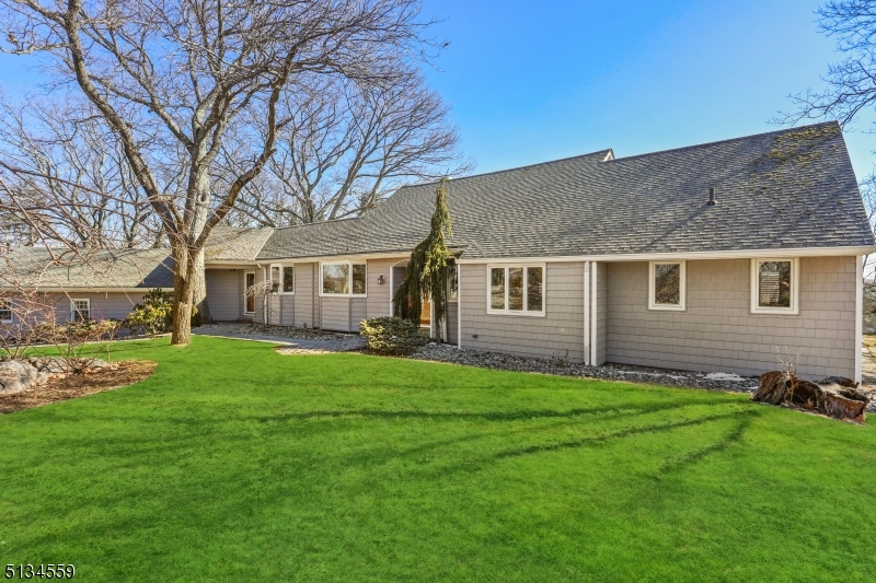 394 Ski Trl, Kinnelon Boro, NJ 07405