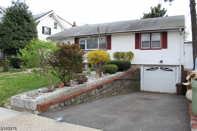 53 Raritan Rd, Linden City, NJ 07036