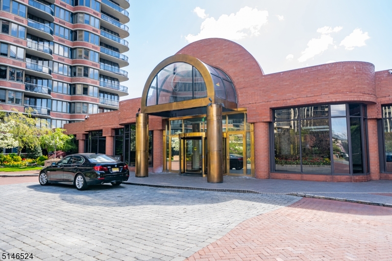 100 Carlyle Drive, Cliffside Park Boro, NJ 07010
